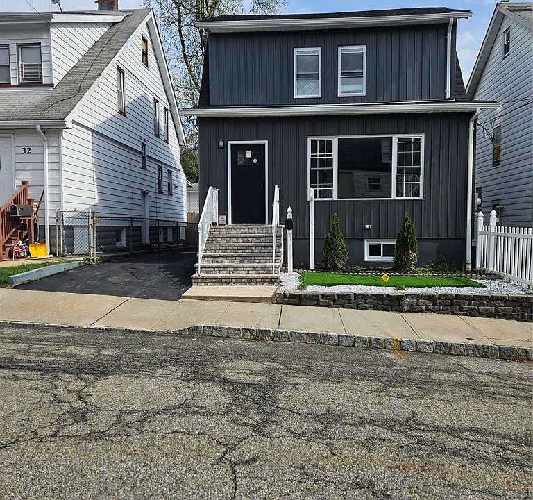 1st image of 30 Park Dr S