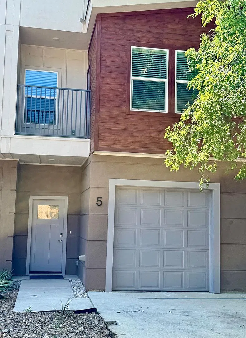 1002 Morningside Dr — Photo 2