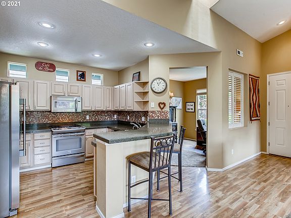4th image of 6175 NE Rosebay Dr