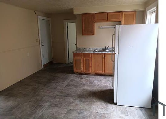 3rd image of 864 Whitcomb Rd #2