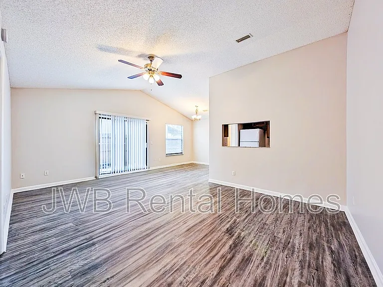 5671 Marathon Pkwy — Photo 6