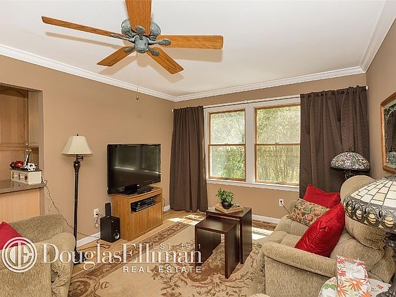 4th image of 12 Brookhaven Dr