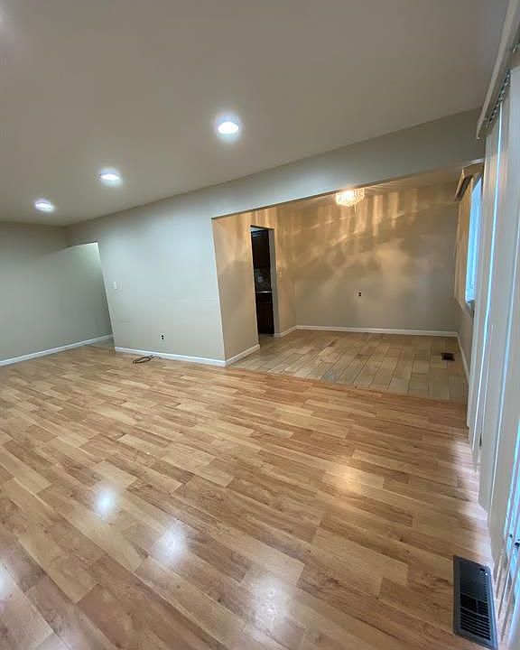 39441 Van Dyke Ave Sterling Heights, MI, 48313 Apartments for Rent