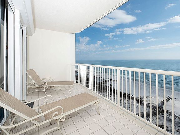 Spacious balcony~ wow!