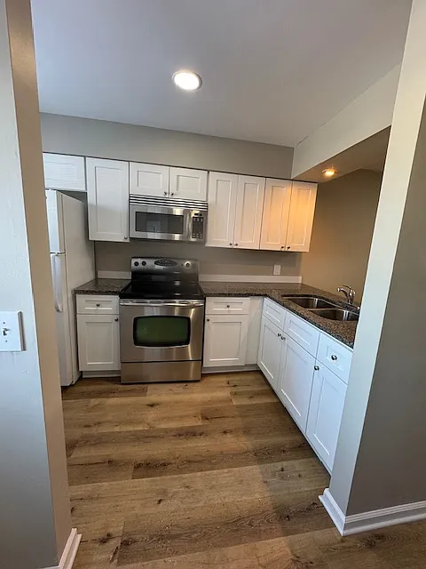 2 bed, 1000 sqft, $1,695 — Photo 2