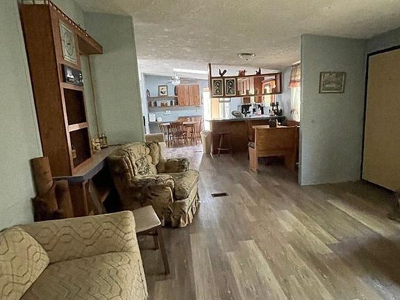 4th image of 118 Holiday Dr