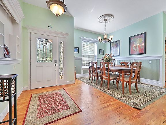 5th image of 13 Saint Charles Pl