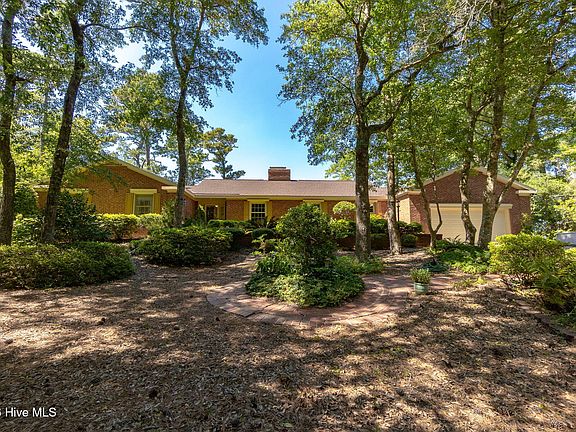 3rd image of 105 Magnolia Court