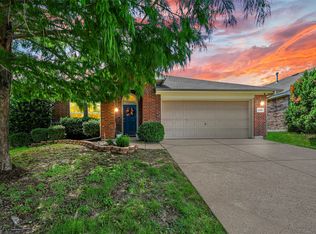 6105 Paddlefish Dr, Fort Worth, TX 76179