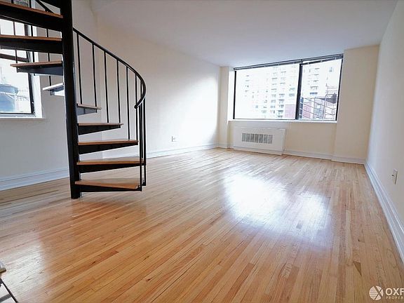 2nd image of 365 W 52nd St APT 5K