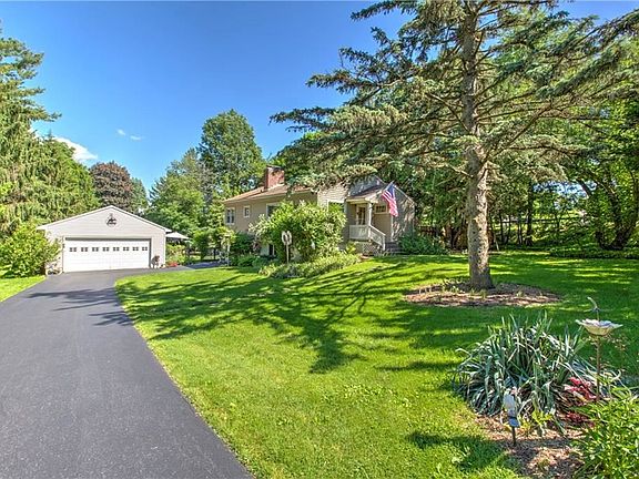 3rd image of 96 Lynbrook Cir