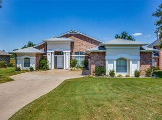 529 Kiowa Dr W, Lake Kiowa, TX 76240