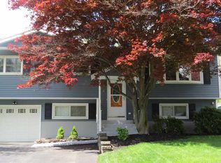4 Amy Ln, Albany, NY 12205
