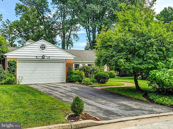 3rd image of 6009 Hunt Club Ln
