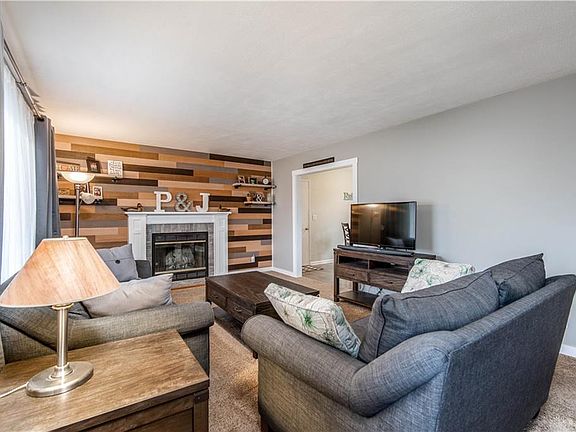 3rd image of 2743 Anita Dr