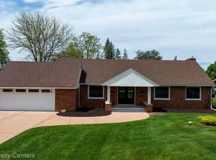 4563 Ravinewood Dr, Commerce Township, MI 48382