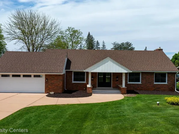 4563 Ravinewood Dr, Commerce Township, MI 48382