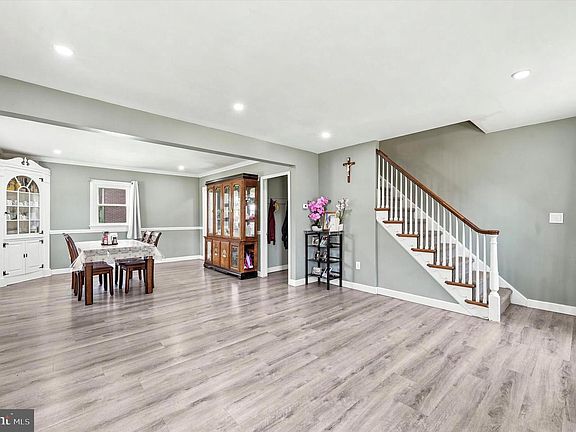 3rd image of 214 Priscilla Ln