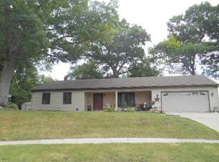 1403 Illini Dr, Rockford, IL 61107