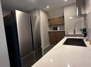 2 Vermont Ave #9A, Toronto, ON M6G1X7