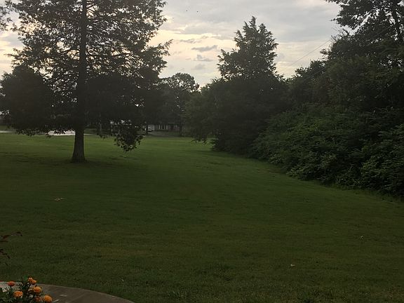 2nd image of 409 Bell Park Rd