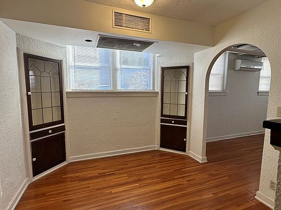 2nd image of 2817 Xerxes Ave S APT A