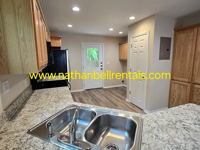 1244 14th St SE — Photo 8