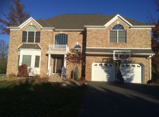98 Edgemere Rd, Livingston, NJ 07039