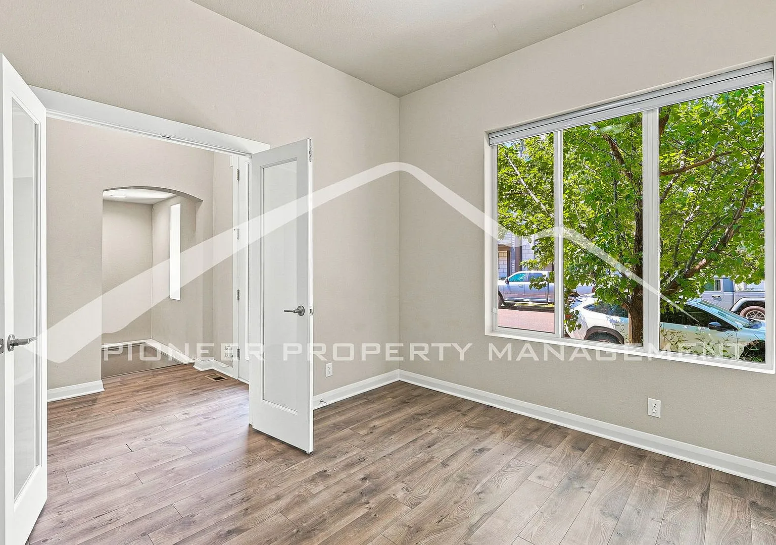 Gorgeous Home with Central AC and Washer/Dryer — Photo 4