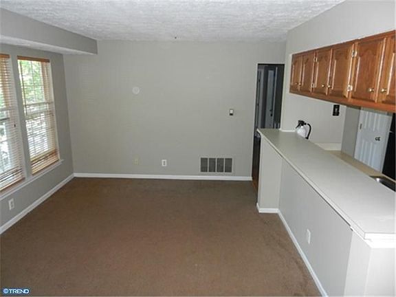 3rd image of 29 Kenwood Dr