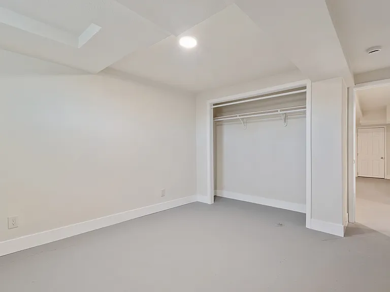 1575 W 7th St — Photo 17