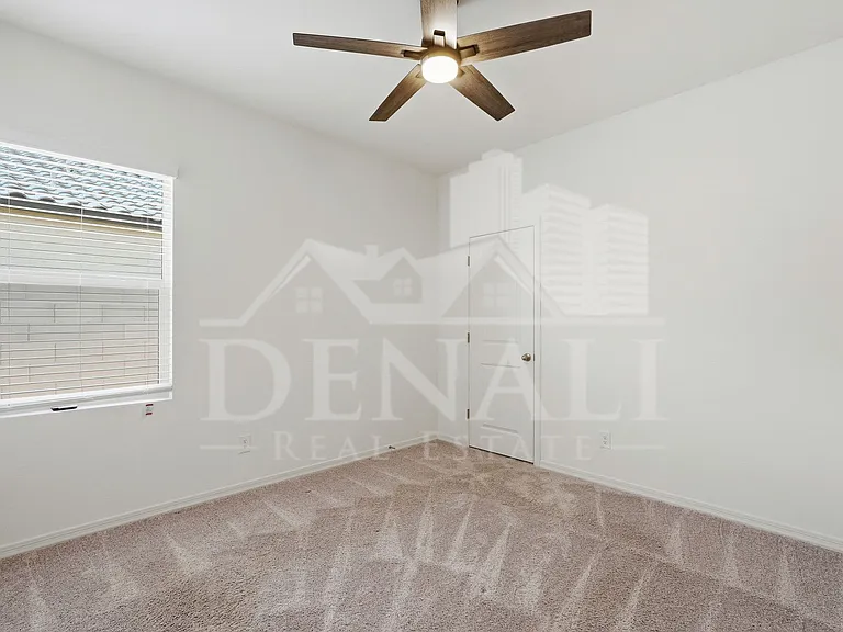 10941 N 165th Ave — Photo 22