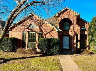 7017 Club Creek Dr, Fort Worth, TX 76137