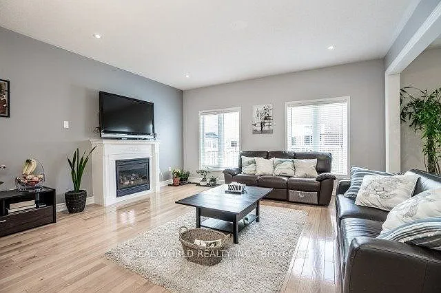4 bed, $4,300 — Photo 4