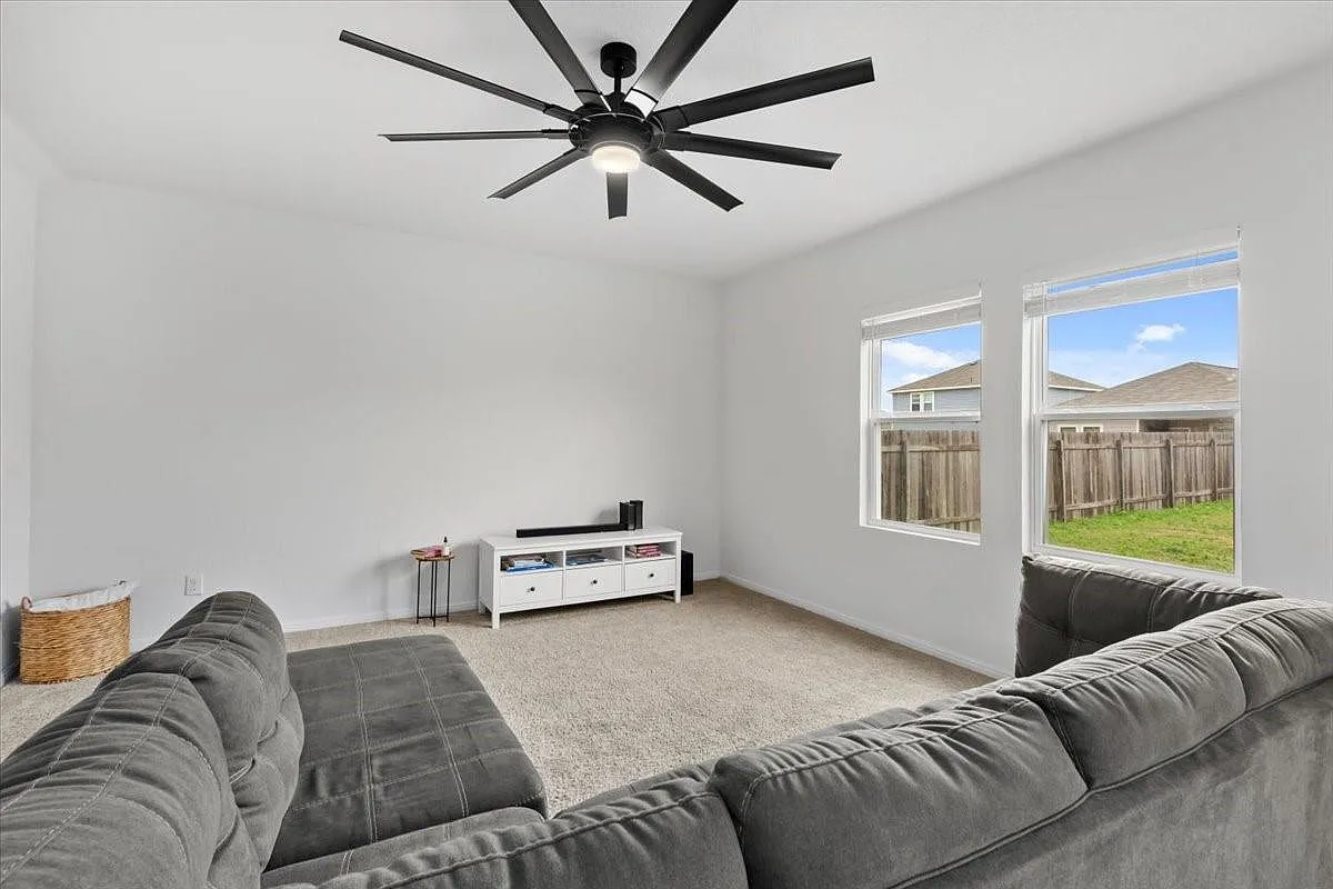 3 bed, 2.5 bath, 2041 sqft, $2,100 — Photo 4