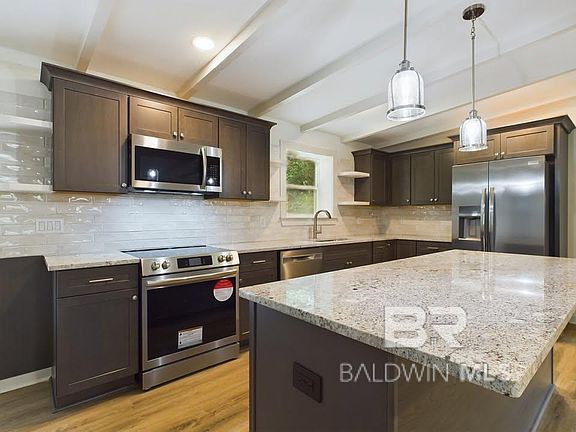 4th image of 521 Franklin Ave