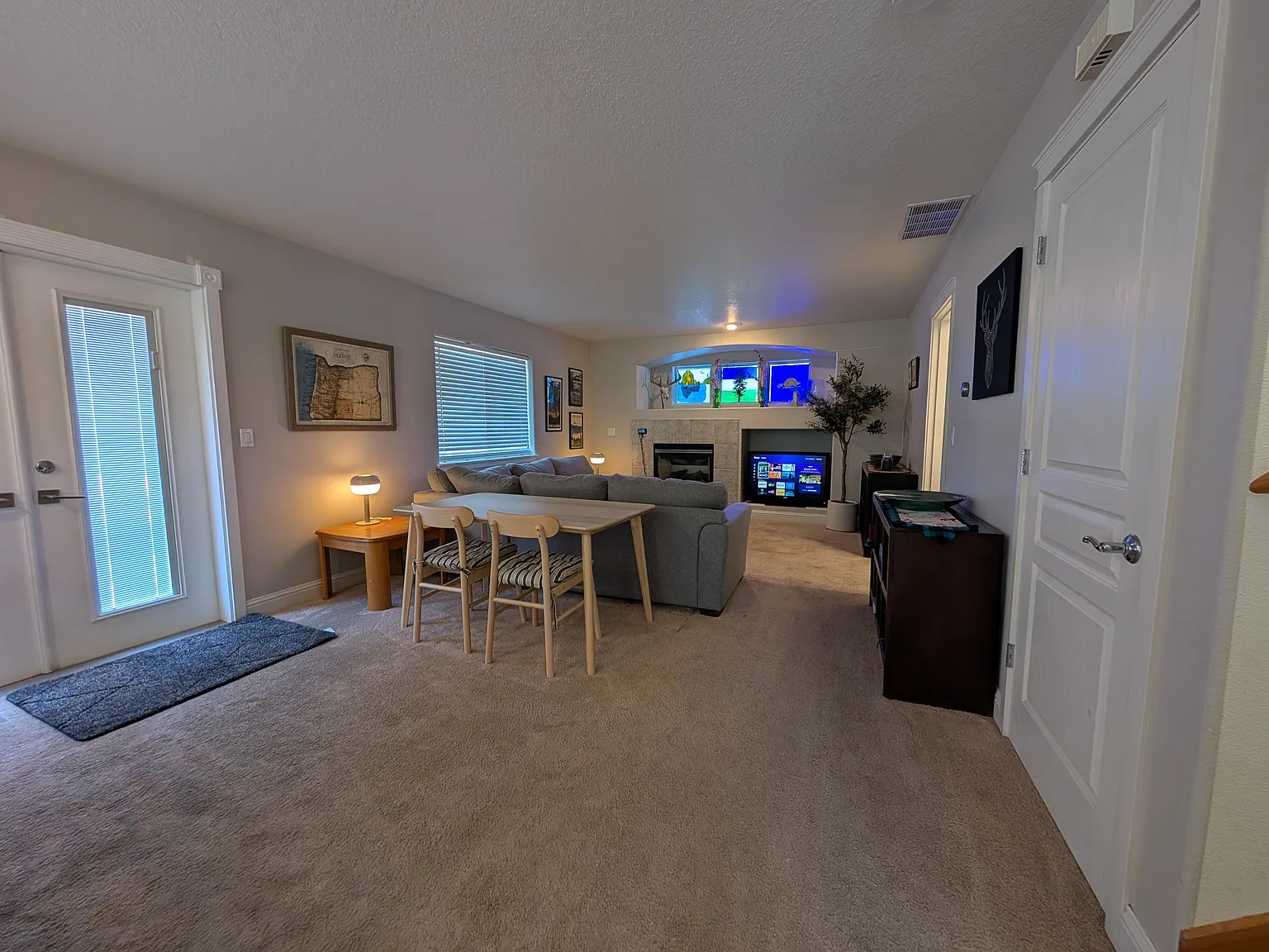 4 bed, 2045 sqft, $3,900 — Photo 4