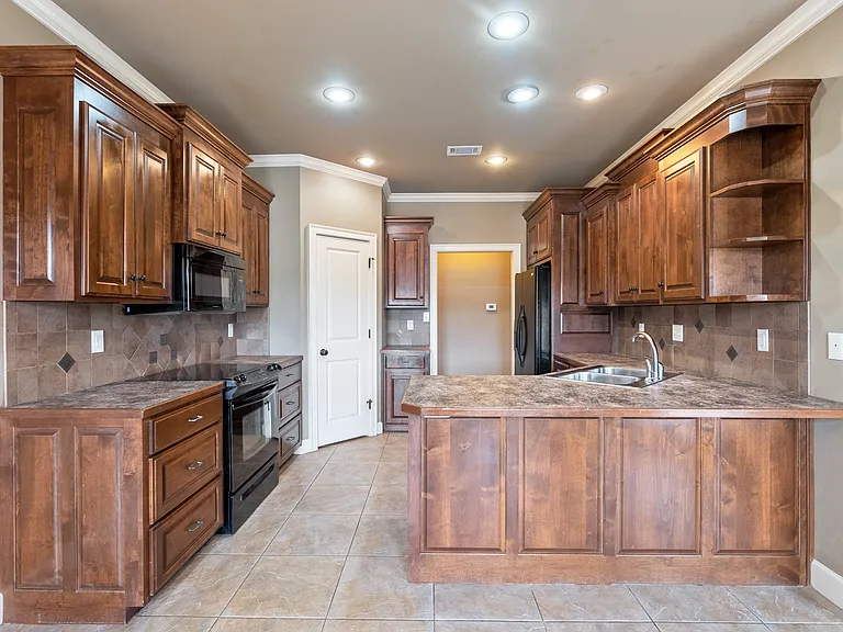1300 Edge Valley Dr N — Photo 6