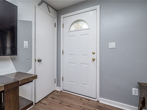 5th image of 175 Meadowbrook Dr