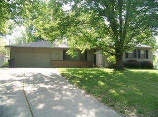 1910 Maplecrest Dr, Emporia, KS 66801