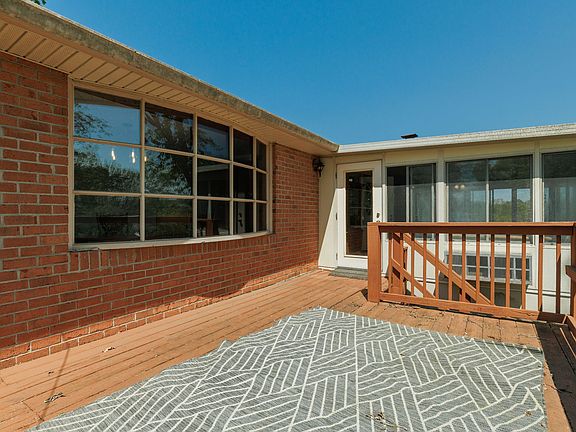 5th image of 204 Fannin Dr