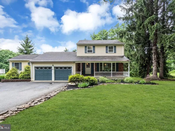 83 Hart Ave, Hopewell, NJ 08525
