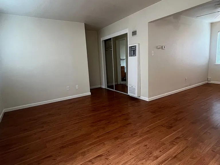 1819 G St — Photo 6