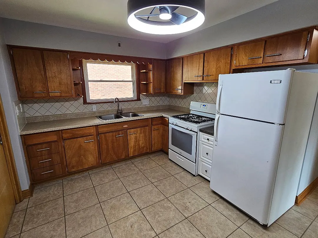 2 bed, 800 sqft, $2,475 — Photo 4