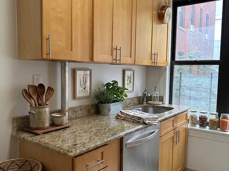 105 Haven Ave #2E — Photo 11