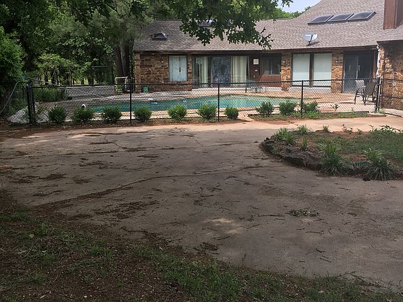 'U'shape garage drive-thru