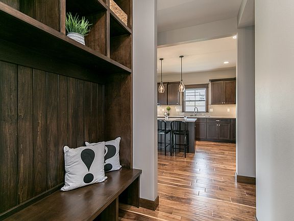 3rd image of 508 Edelweiss Ln