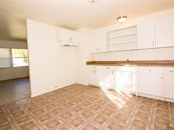 3rd image of 4746 N Kenyon Dr