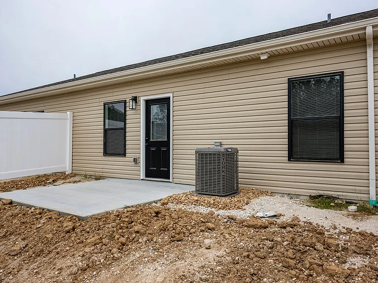58 Nassau Dr — Photo 17
