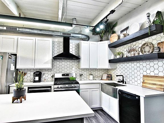 4th image of 1621 William Brewster St